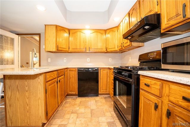 400 Collins Avenue, West Seneca, NY 14224