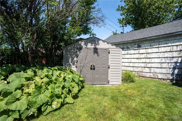 400 Collins Avenue, West Seneca, NY 14224