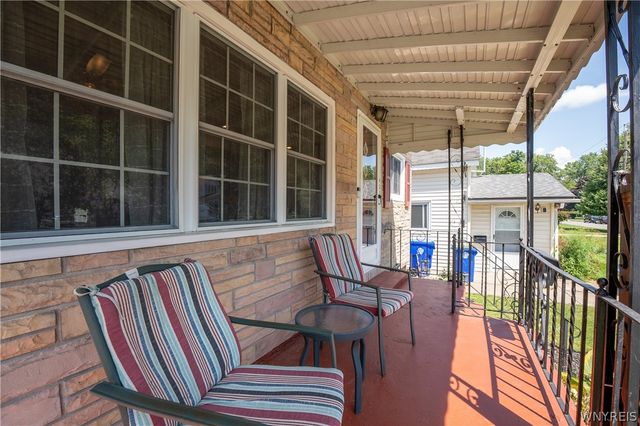 400 Collins Avenue, West Seneca, NY 14224