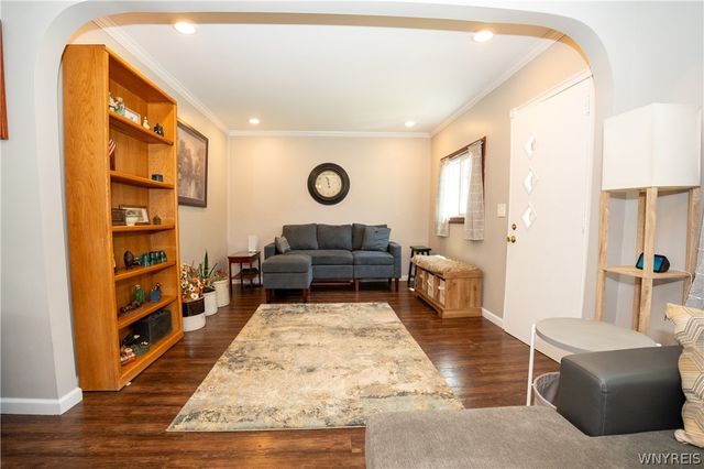 400 Collins Avenue, West Seneca, NY 14224