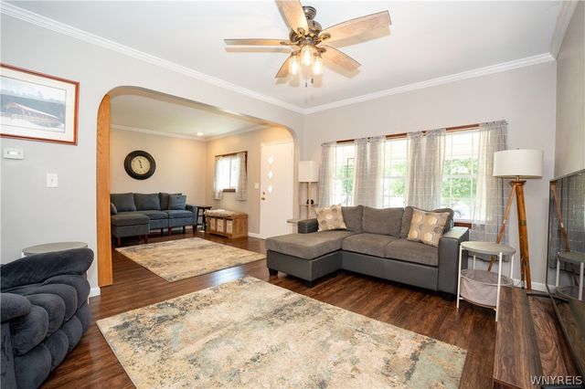 400 Collins Avenue, West Seneca, NY 14224