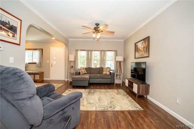 400 Collins Avenue, West Seneca, NY 14224