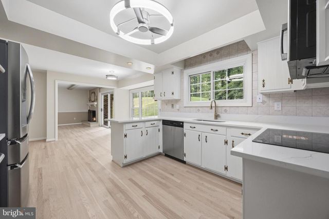 6250 SLEEPY HOLLOW RD, La Plata, MD 20646