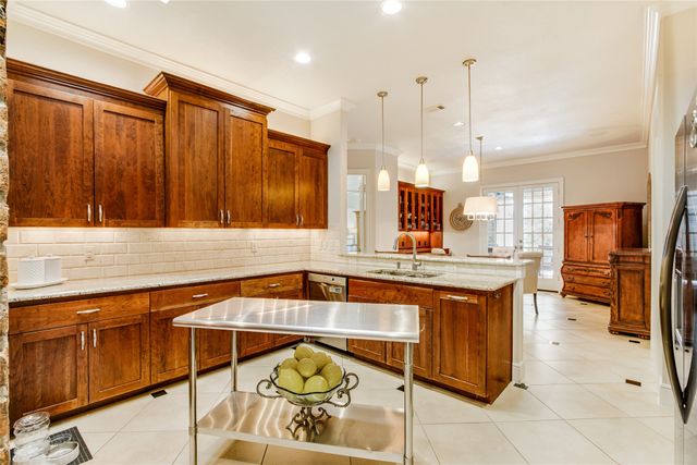7233 Helsem Bend, Dallas, TX 75230