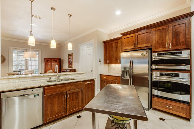 7233 Helsem Bend, Dallas, TX 75230
