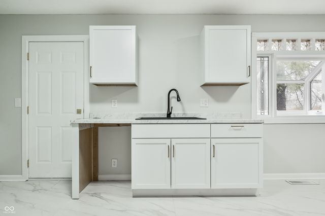 7527 E Raymond Street, Indianapolis, IN 46239