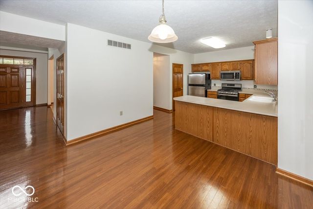 11310 Knightsbridge Lane, Fishers, IN 46037