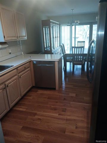 21767 Sunset Drive 25, Macomb, MI 48044