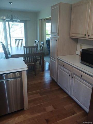 21767 Sunset Drive 25, Macomb, MI 48044