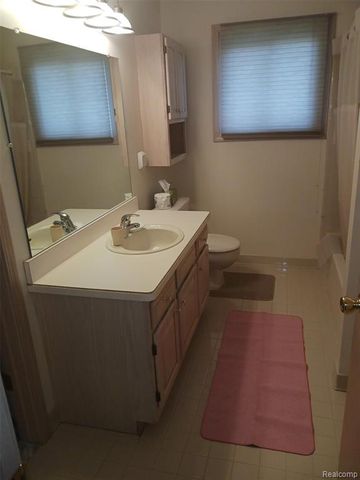 21767 Sunset Drive 25, Macomb, MI 48044