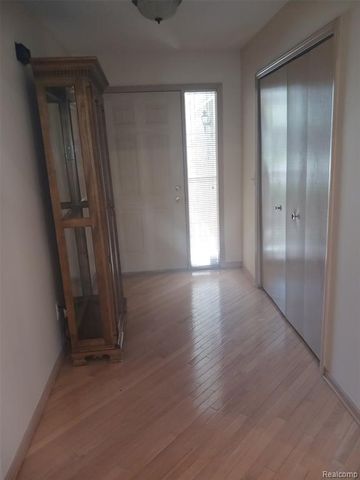 21767 Sunset Drive 25, Macomb, MI 48044
