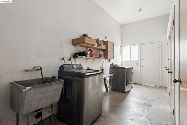 3054 Bona St D, Oakland, CA 94601