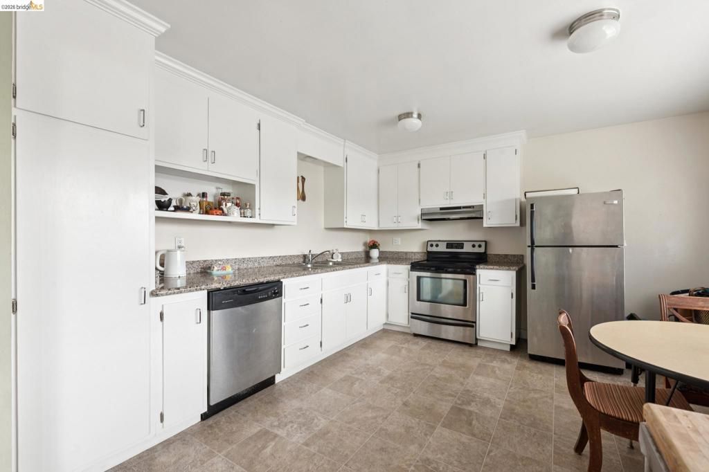 Image 11 of property listing at 3054 Bona St D, Oakland, CA 94601