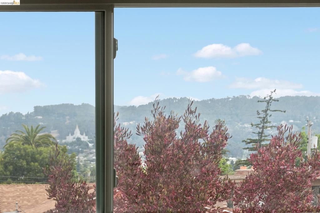 Image 26 of property listing at 3054 Bona St D, Oakland, CA 94601