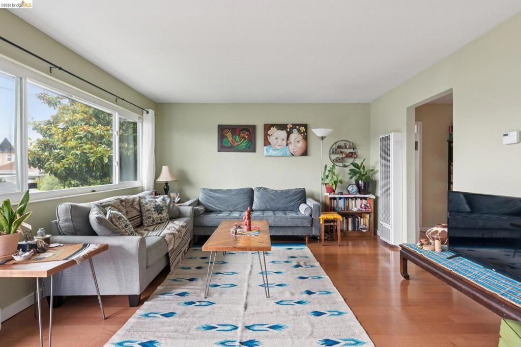 Image 7 of property listing at 3054 Bona St D, Oakland, CA 94601