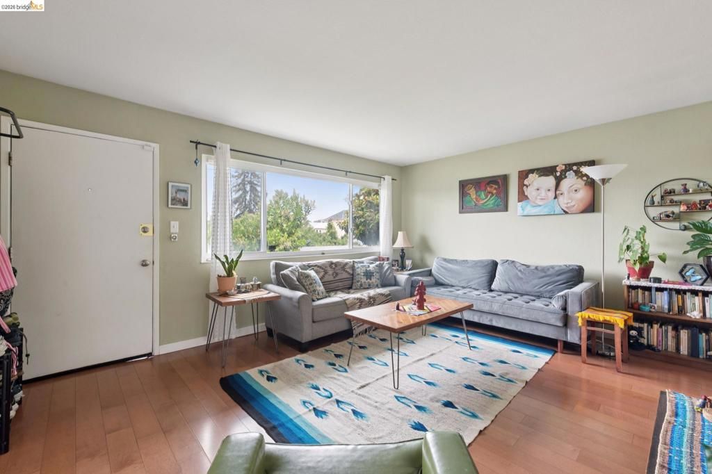 Image 8 of property listing at 3054 Bona St D, Oakland, CA 94601