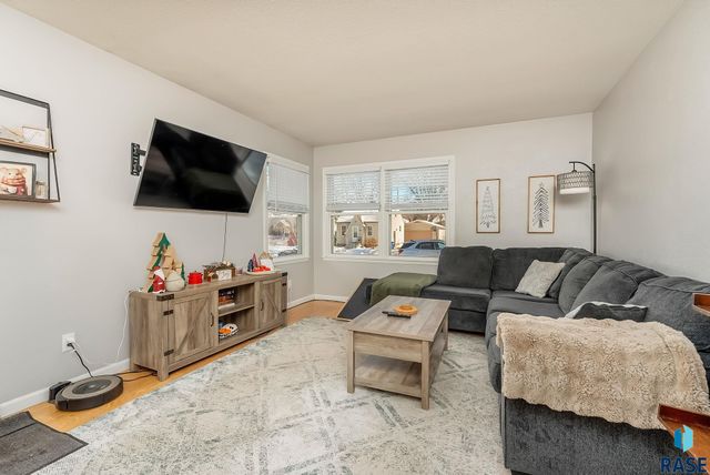 707 S Hawthorne Ave Avenue, Sioux Falls, SD 57104