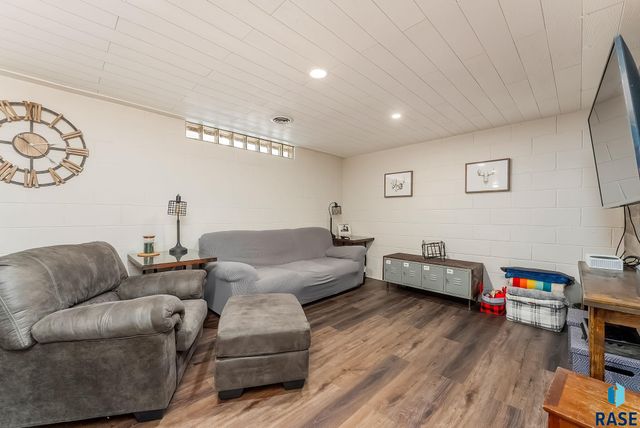 707 S Hawthorne Ave Avenue, Sioux Falls, SD 57104