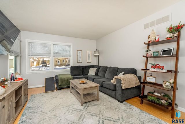 707 S Hawthorne Ave Avenue, Sioux Falls, SD 57104