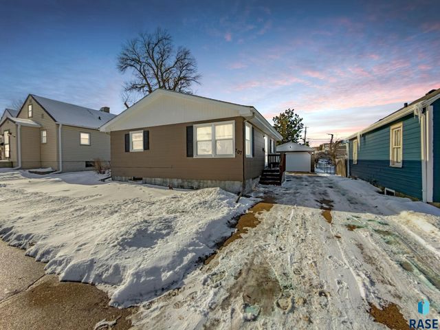 707 S Hawthorne Ave Avenue, Sioux Falls, SD 57104