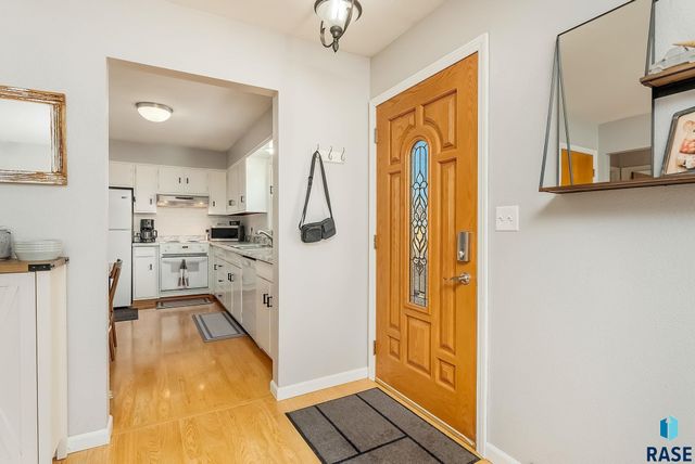 707 S Hawthorne Ave Avenue, Sioux Falls, SD 57104