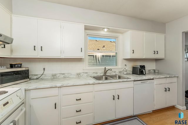 707 S Hawthorne Ave Avenue, Sioux Falls, SD 57104