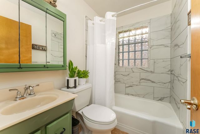 707 S Hawthorne Ave Avenue, Sioux Falls, SD 57104