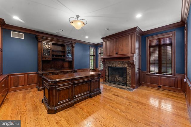 1 DOVECOTE LN, Malvern, PA 19355