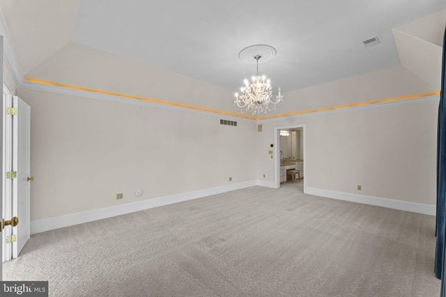 1 DOVECOTE LN, Malvern, PA 19355