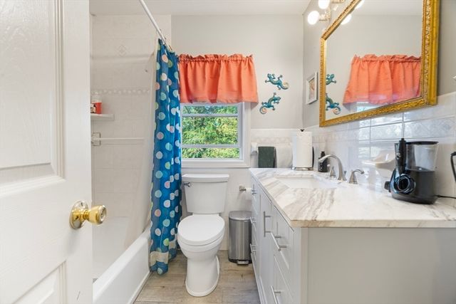 59 Norval Ave, Stoneham, MA 02180