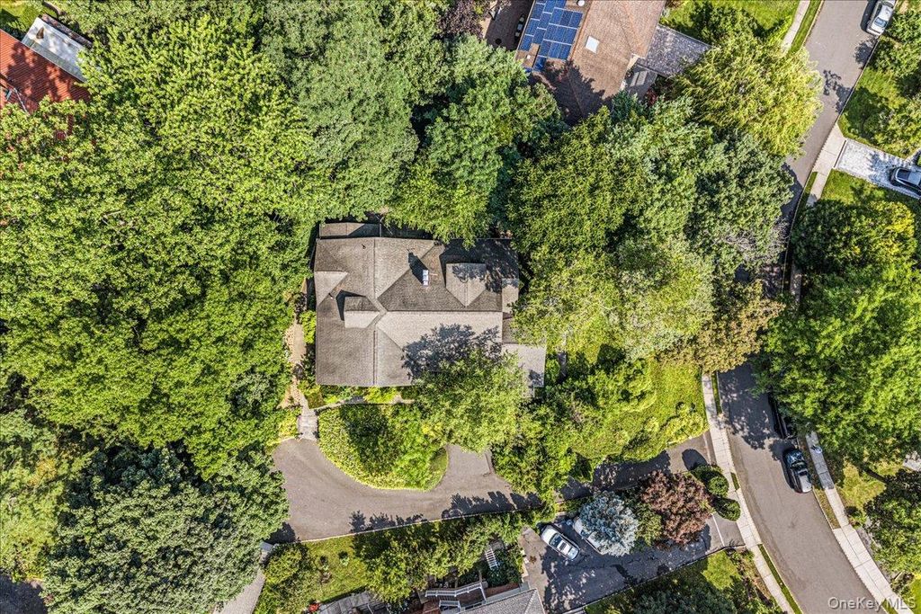 18 Crescent Road, Great Neck, NY 11021 — photo 2