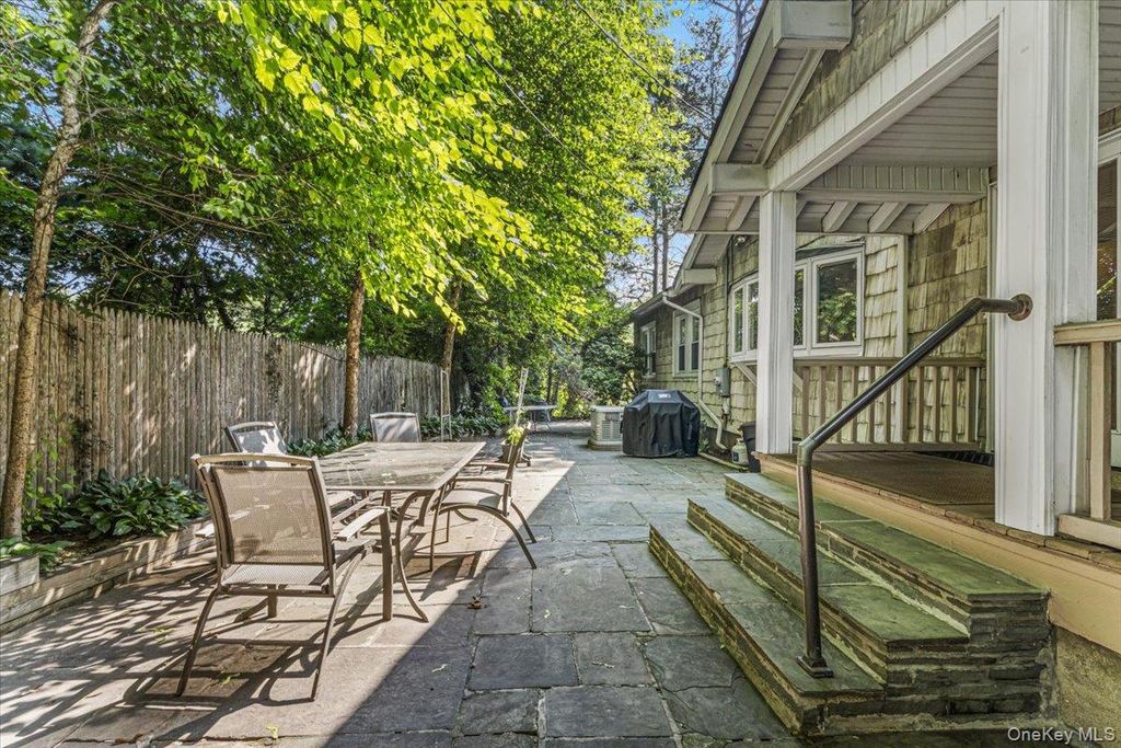 18 Crescent Road, Great Neck, NY 11021 — photo 3