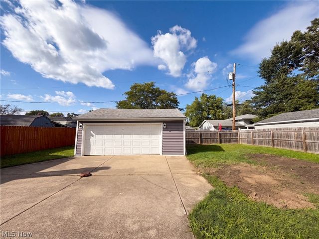 25142 Deerfield Drive, North Olmsted, OH 44070