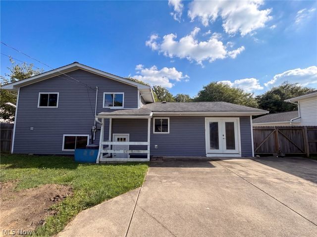 25142 Deerfield Drive, North Olmsted, OH 44070