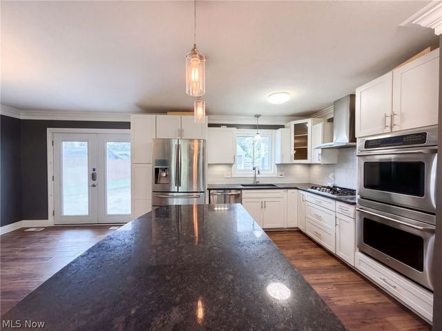 25142 Deerfield Drive, North Olmsted, OH 44070