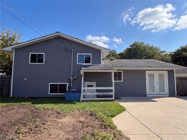 25142 Deerfield Drive, North Olmsted, OH 44070
