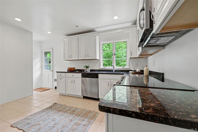 28 Valley View Road, Chappaqua, NY 10514