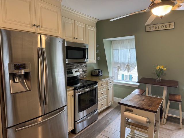 4 Hammond Street 5, Newport, RI 02840