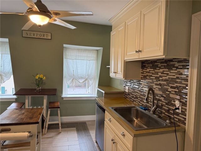 4 Hammond Street 5, Newport, RI 02840