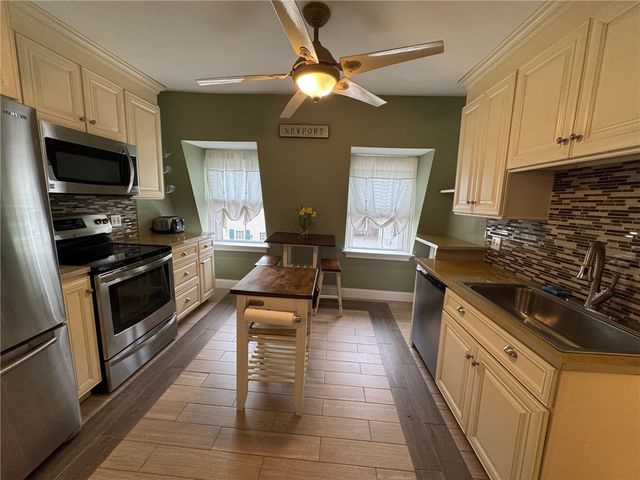 4 Hammond Street 5, Newport, RI 02840