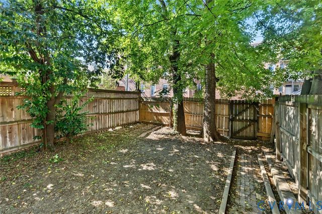 2905 W Grace St, Richmond, VA 23221