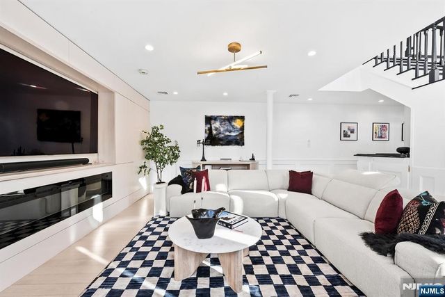 1101 Bloomfield Street B, Hoboken, NJ 07030