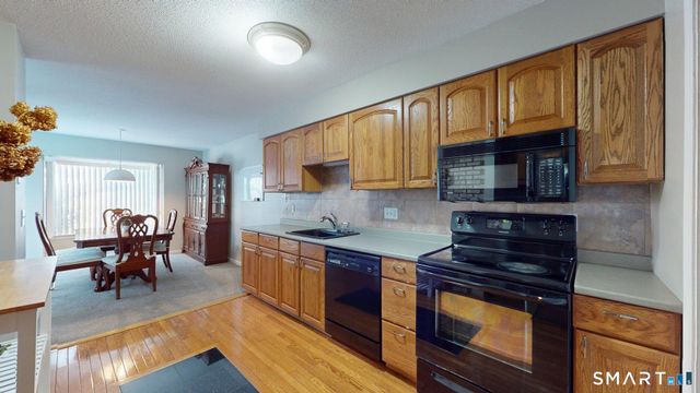 10 Thistle Way APT D, East Windsor, CT 06016