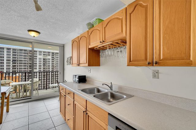 525 N Ocean Blvd 1415, Pompano Beach, FL 33062
