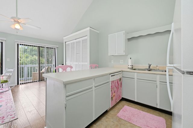 1851 Colony Dr Apt 5R, Myrtle Beach, SC 29575