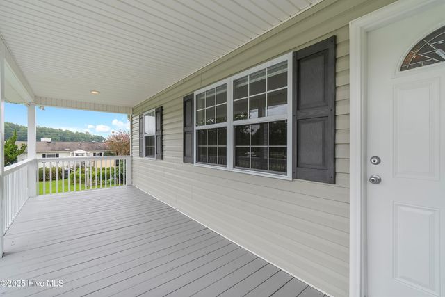 7115 Cedar Court NW, Ocean Isle Beach, NC 28469