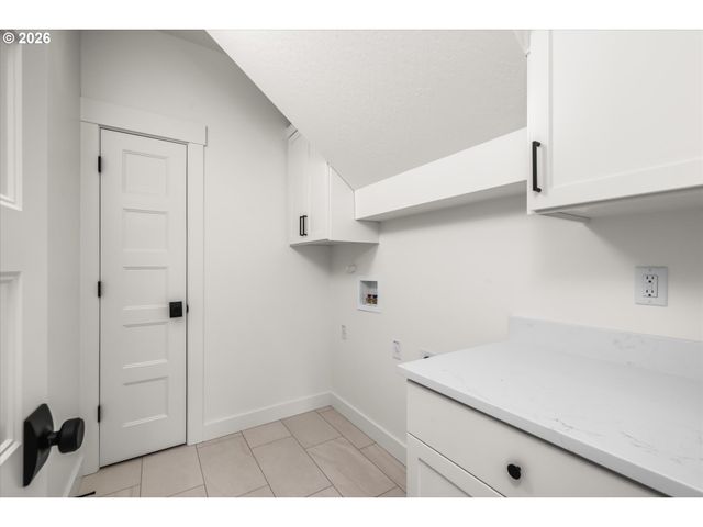 870 W 25TH Ave, Eugene, OR 97405