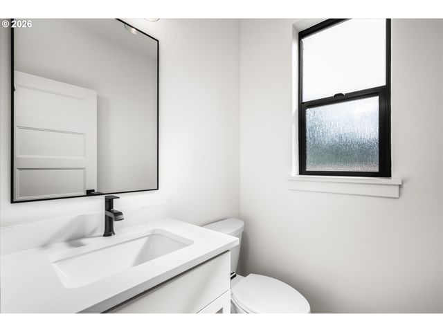 870 W 25TH Ave, Eugene, OR 97405