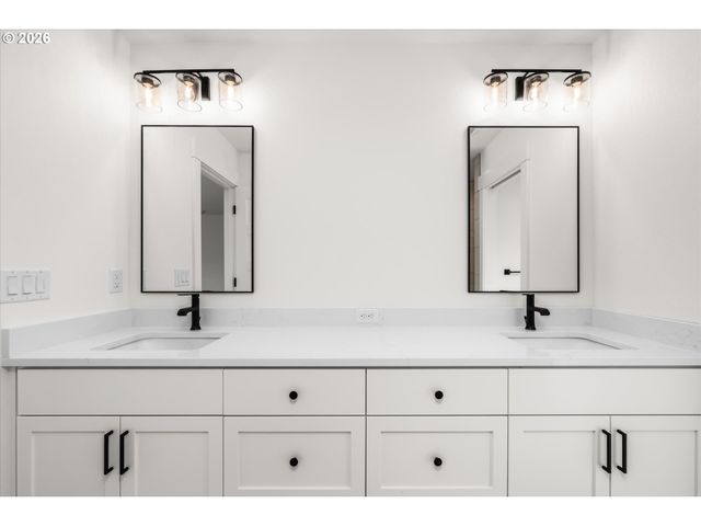 870 W 25TH Ave, Eugene, OR 97405