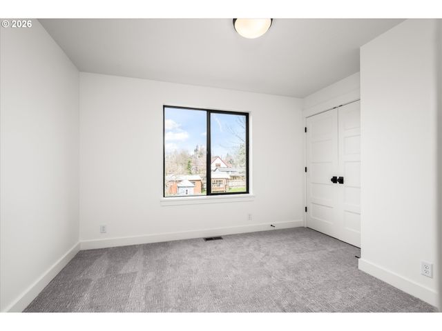 870 W 25TH Ave, Eugene, OR 97405